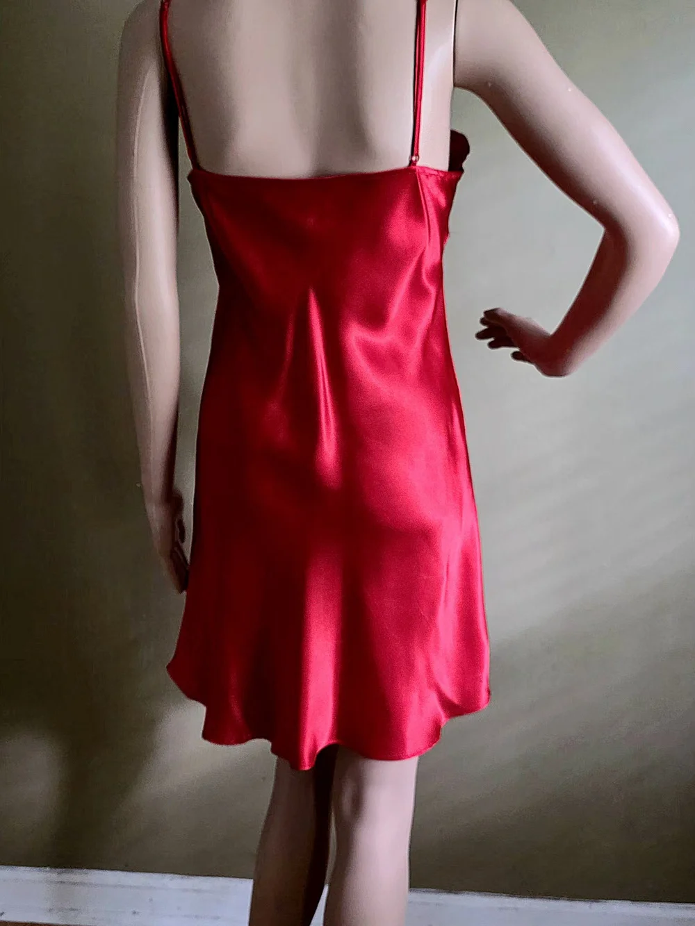 Vintage 雅叶尔 Yǎyèěr Red Silk Embroidered Robe & Nightgown Set